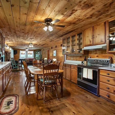 Forest Home Hot Tub Fire Pit Pool Table Pigeon Forge Exterior foto