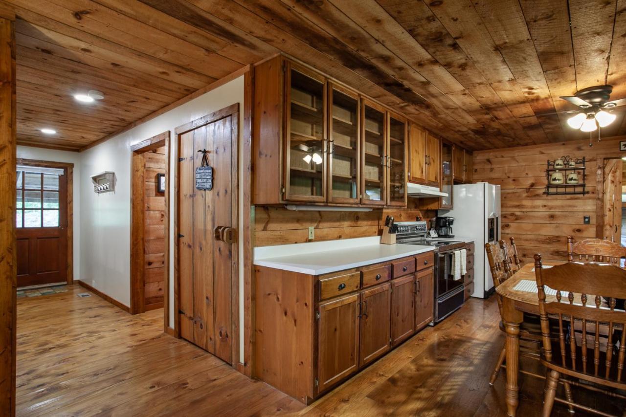 Forest Home Hot Tub Fire Pit Pool Table Pigeon Forge Exterior foto